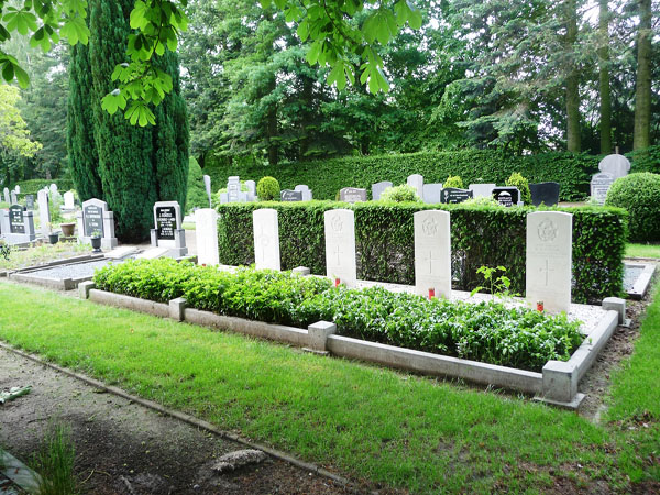 8 oorlogsgraven