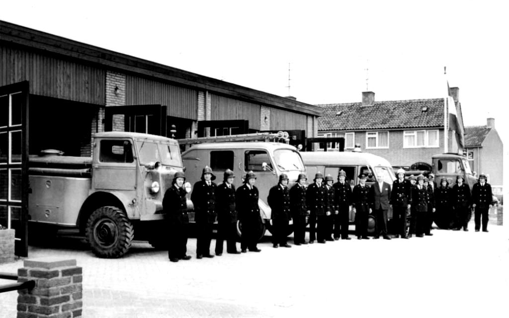 OH 010 Line up Opening kazerne Iekink 1963