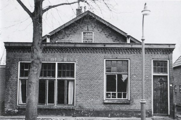 1960 Kleuterschool vanaf 1903 aan de Regelinkstraat foto W. Luimes 